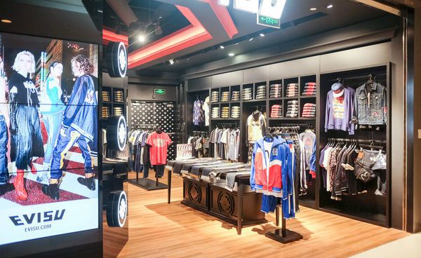 服裝店裝修哪家好，專(zhuān)業(yè)服裝店裝修設(shè)計(jì)