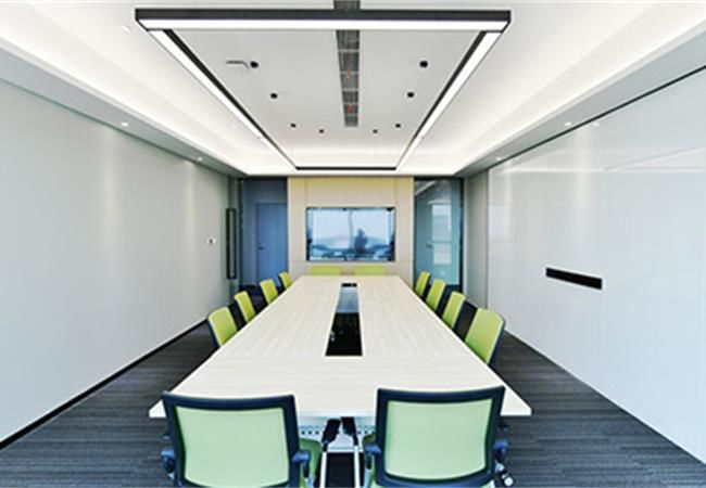 合肥辦公室裝修中辦公家具的選擇實(shí)用性和裝飾性缺一不可