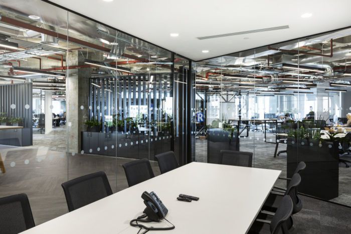 工業(yè)風(fēng)辦公室裝修如何打造?輕奢工業(yè)風(fēng)辦公室裝修效果圖