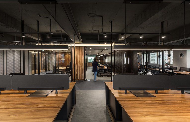 工業(yè)風(fēng)辦公室地面材質(zhì)用地毯好不好看