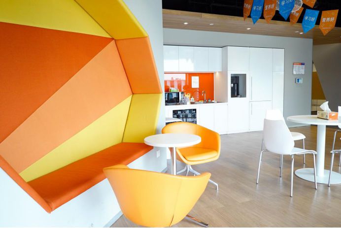 1400平方中型辦公室裝修設(shè)計(jì)作品欣賞