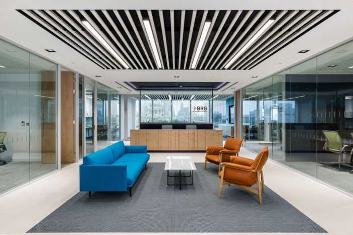 簡約實用辦公室裝修設(shè)計過程中辦公空間應(yīng)該如何裝修適合?