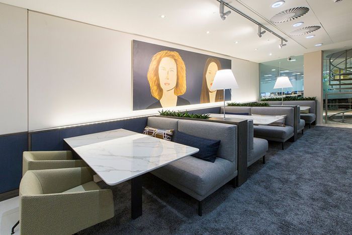 大氣的保險(xiǎn)公司辦公室裝修設(shè)計(jì)效果圖