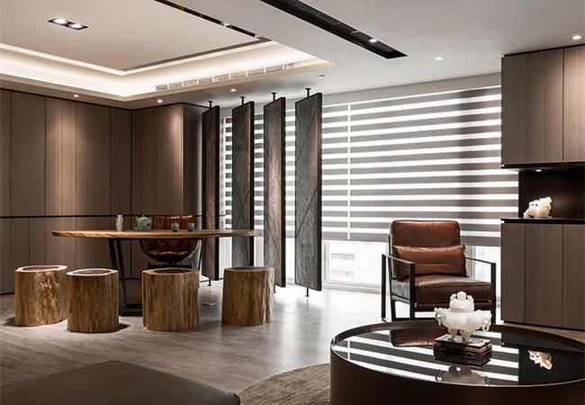 使用灰色來(lái)裝修設(shè)計(jì)辦公室能給人高雅舒適的效果