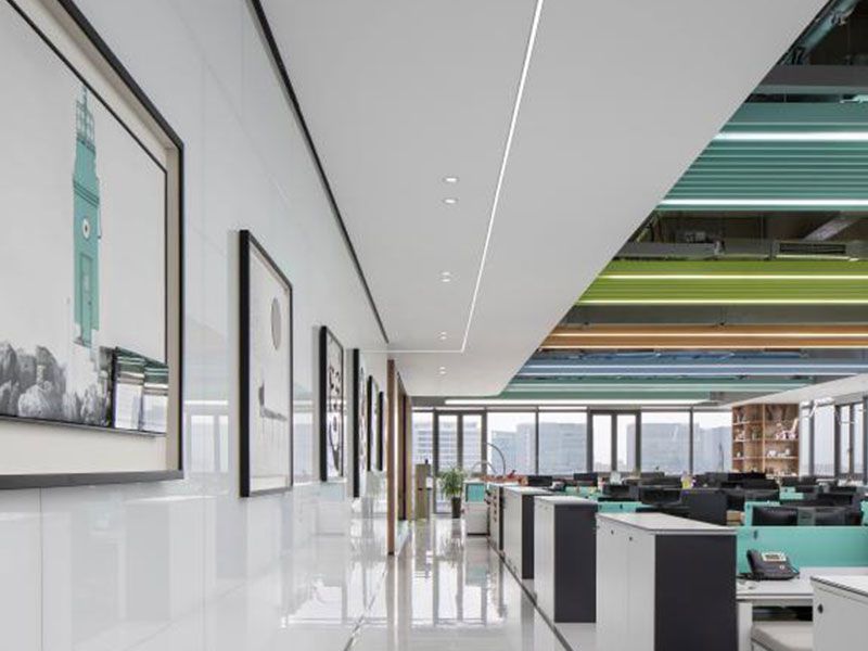 辦公區(qū)域以過道展廳